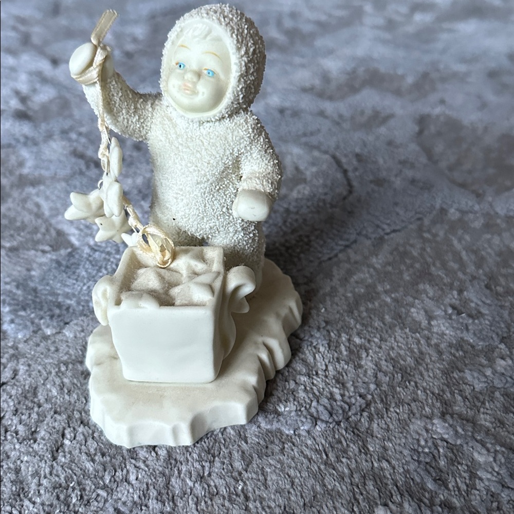 "Stringing Fallen Stars" Snowbabies figurine by Department 5